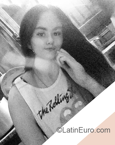 Date this athletic Argentina girl Sol from Mendoza AR340