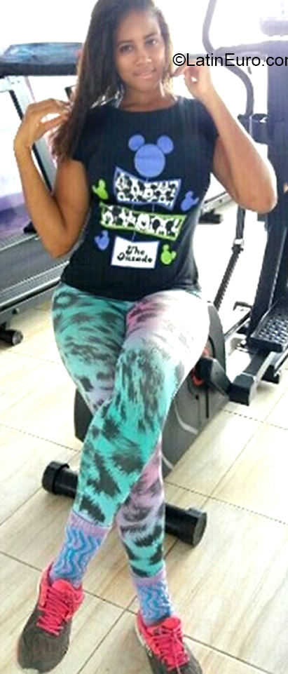 Date this delightful Brazil girl Nataly from Salvador BR11043