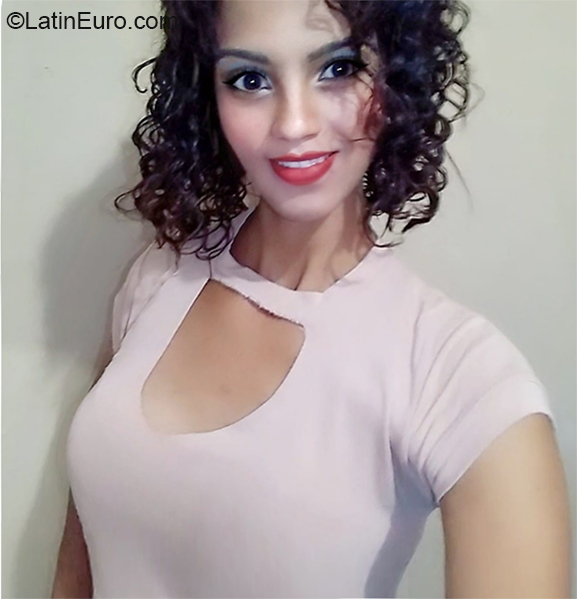 Date this hard body Brazil girl Renata from Campinas BR11052