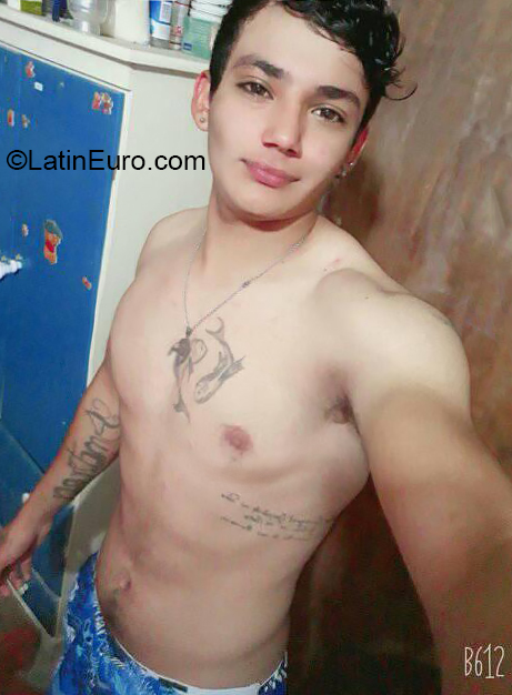 Date this pretty Argentina man Ric from Bariloche AR341