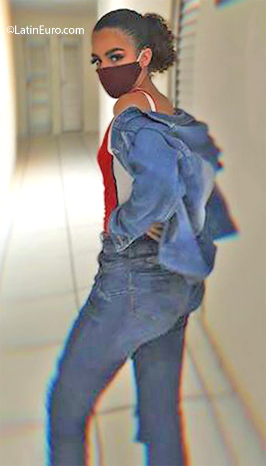 Date this happy Brazil girl Sara from Sao Paulo BR11059