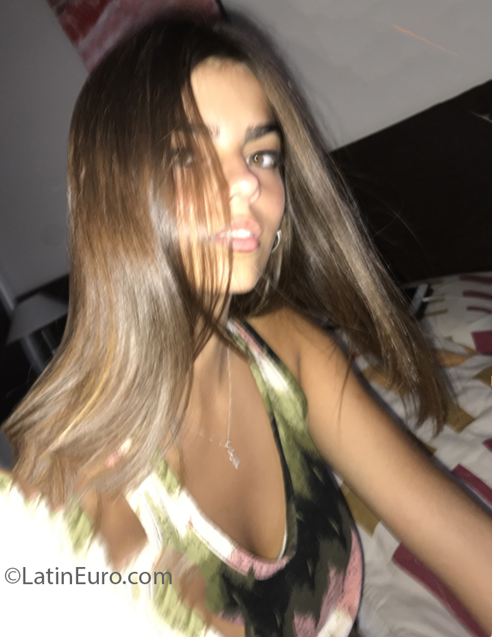Date this gorgeous Argentina girl Eleonor from Cordoba AR353