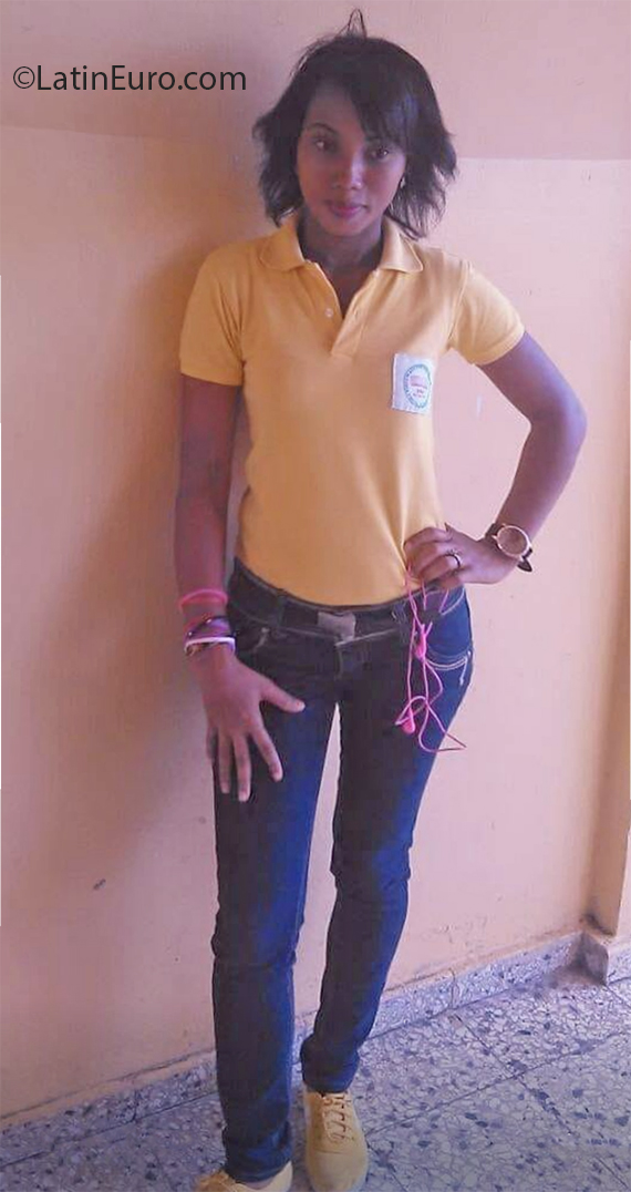 Date this hot Chile girl Leana from Santiago CL163