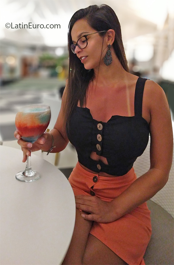 Date this passionate United Kingdom girl Bruna from Bristol GB1016