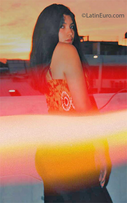 Date this fun Peru girl Vivian from Araquipa PE1526