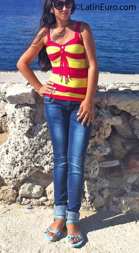 Date this delightful Cuba girl Heidi from Havana CU668