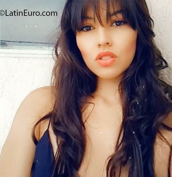 Date this happy Colombia girl Alexa from Pereira CO27052