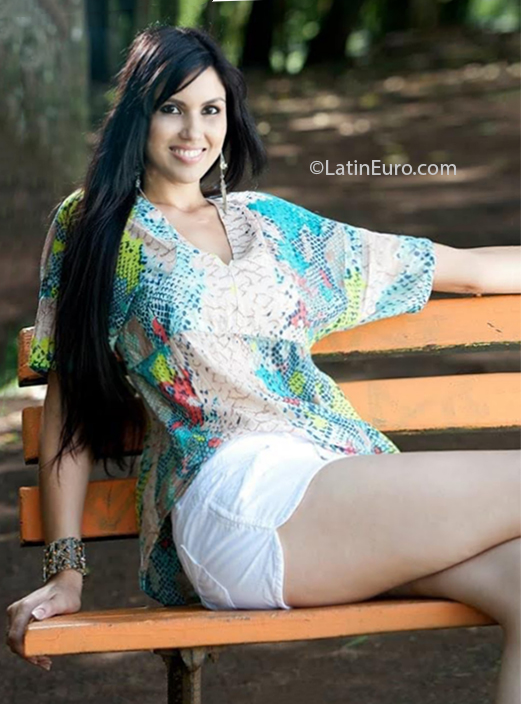 Date this voluptuous Brazil girl Cristiane from Prudentopolis BR11288