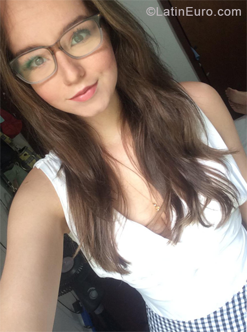 Date this beautiful Colombia girl Camila from Bucaramanga CO27314