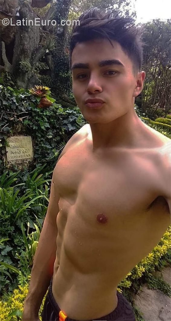 Date this pretty Colombia man Luis from Bogota CO27112