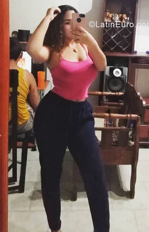 Date this hard body Venezuela girl Michelle from Acarigua VE3115