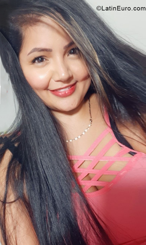 Date this lovely Colombia girl Karen from Bucaramanga CO27162