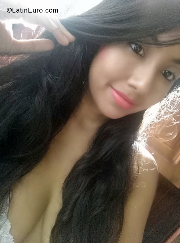 Date this athletic Ecuador girl Sara from Quito EC477
