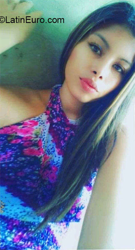Date this attractive Venezuela girl Angela from Puerto la Cruz VE3145