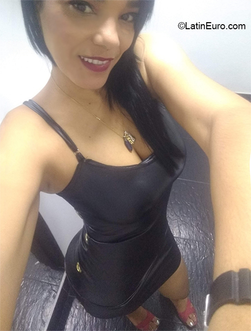 Date this stunning Colombia girl Karina from Bucaramanga CO27272