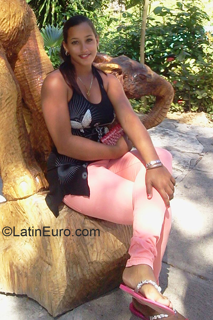 Date this cute Cuba girl Barbara from Havana CU730