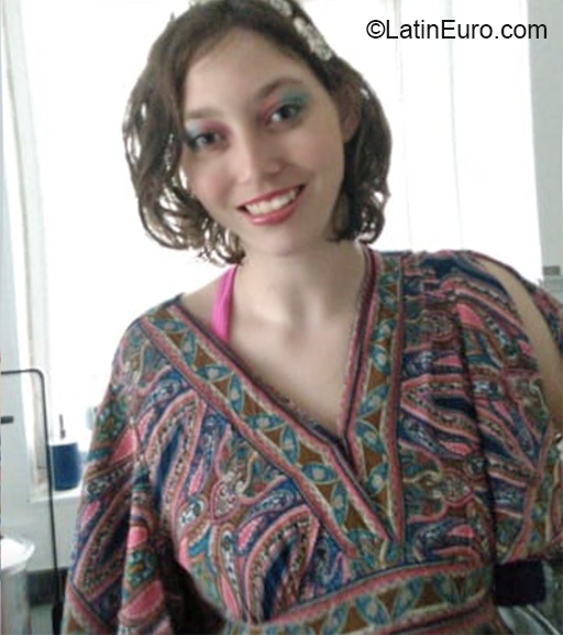 Date this pretty Brazil girl Lais from Brasilia BR11370
