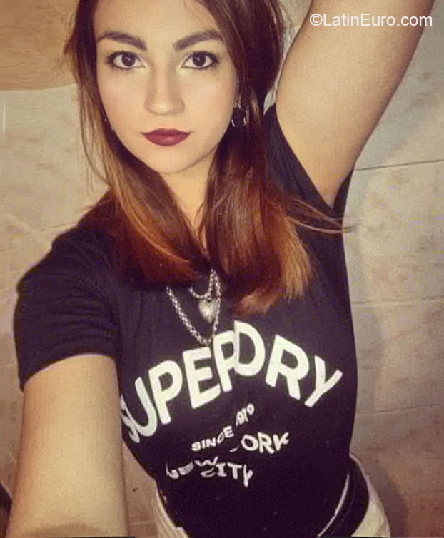 Date this nice looking Argentina girl Candela from Mendoza AR396