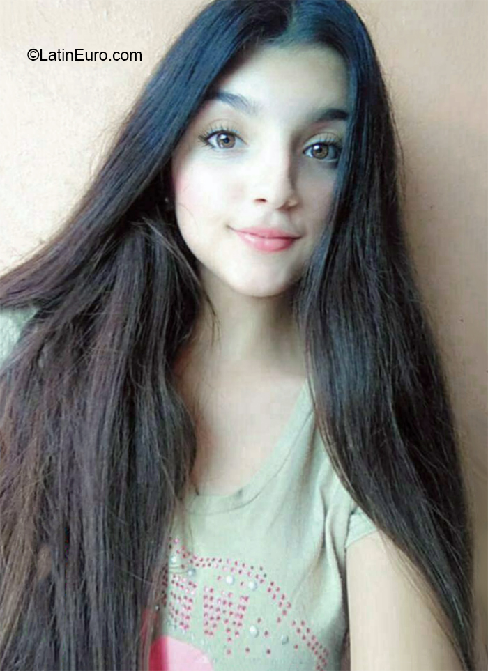 Date this lovely Costa Rica girl Lusini from San Jose CR388