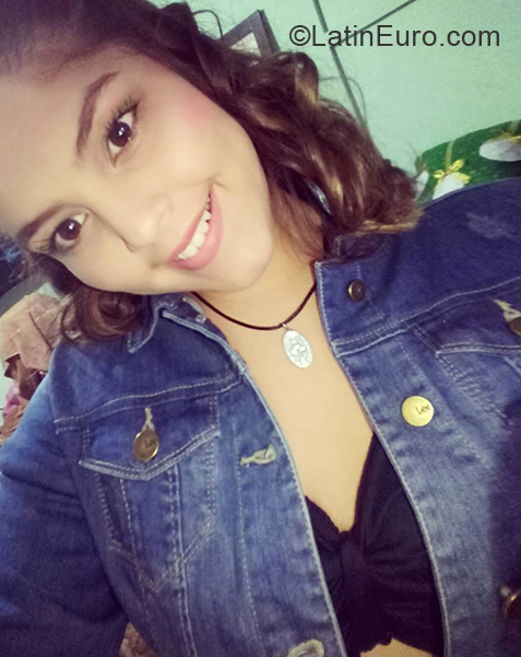 Date this hot Ecuador girl Alejandra from Quito EC491