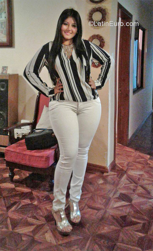 Date this good-looking Ecuador girl Roxana from Manta EC493