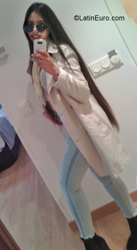 Date this foxy Venezuela girl Joselin from Caracas VE3195