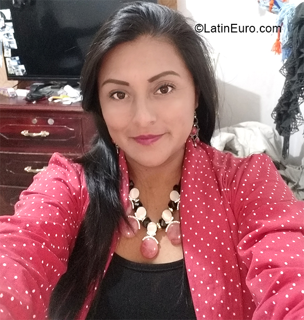 Date this foxy Ecuador girl Beatriz from Quito EC495