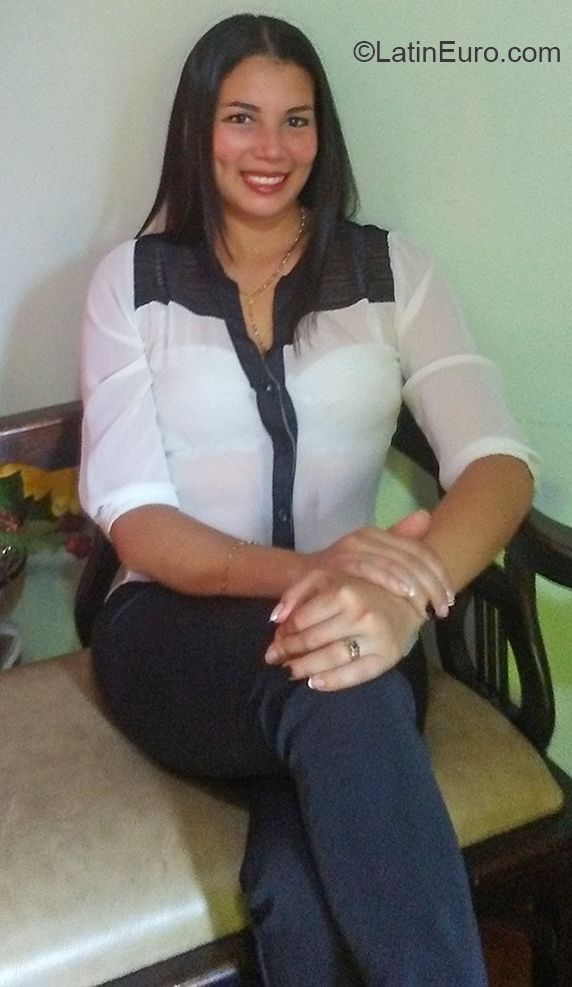 Date this charming Venezuela girl Maryuri from Acarigua VE3204