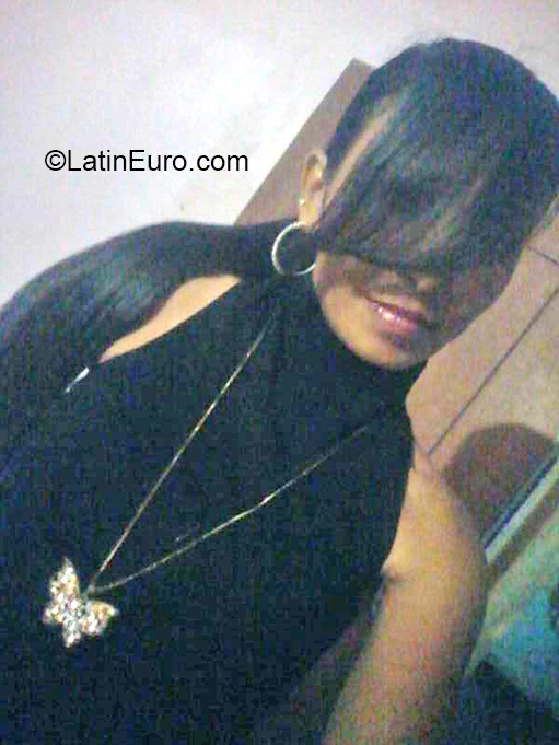 Date this athletic Venezuela girl Paola from Maracaibo VE3223