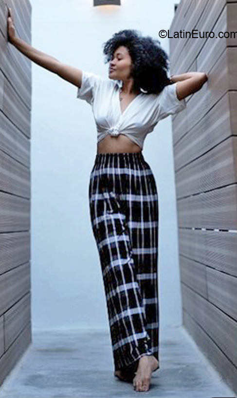 Date this athletic Colombia girl Karyne from Medellin CO31688
