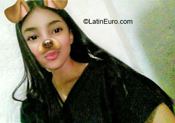 Date this pretty Venezuela girl Sofya from Los Teques VE3281
