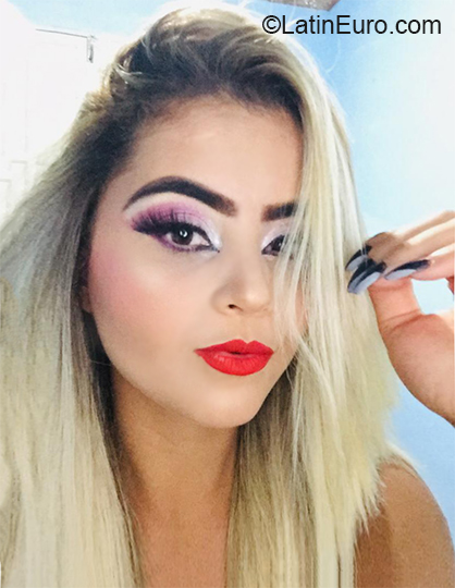 Date this attractive Brazil girl Taina from Porto Seg uro BR11183