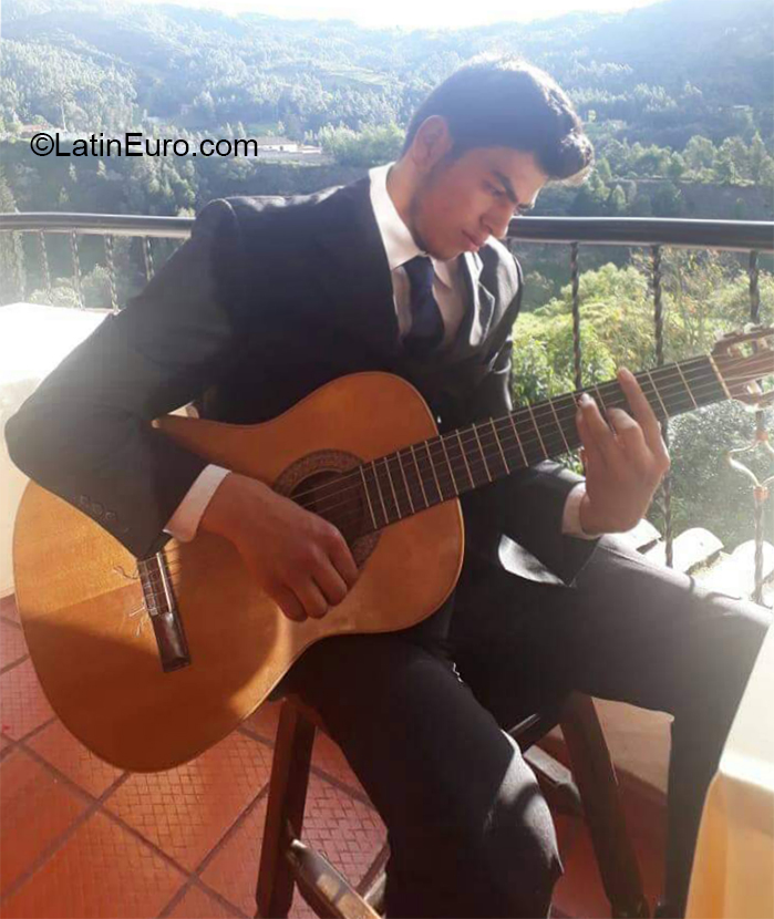 Date this athletic Colombia man Victor from Sogamoso CO27745