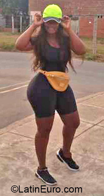 Date this nice looking Colombia girl Yirle from Cali CO30687