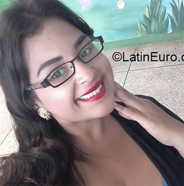 Date this sultry Venezuela girl Meleidi from Barquisimeto VE3309