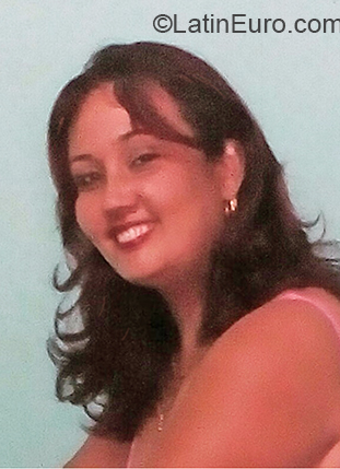 Date this athletic Cuba girl Yami from Havana CU701