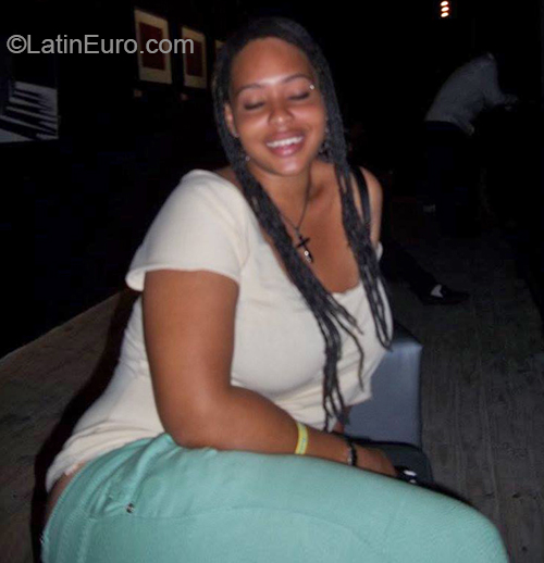 Date this beautiful Cuba girl Yanet from Havana CU704