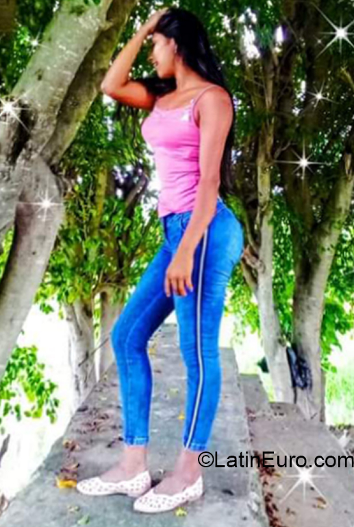 Date this charming Peru girl Bidelitia from Huancayo PE1612