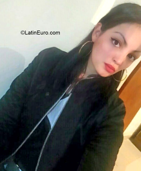 Date this charming Argentina girl Solange from Puerto Madryn AR470
