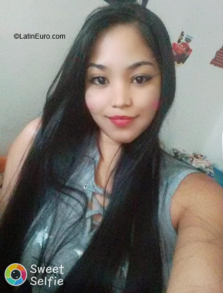 Date this tall Colombia girl Julieth from Medellin CO33650