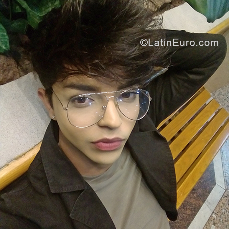 Date this young Mexico man Mauricio from AGUASCALIENTES MX1983