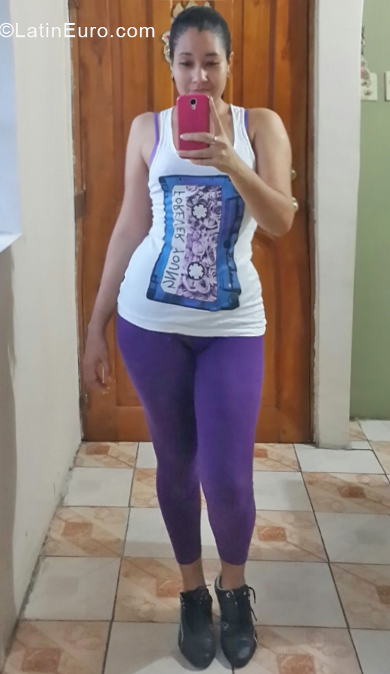 Date this hot Ecuador girl Jessenia from Guayaquil EC569