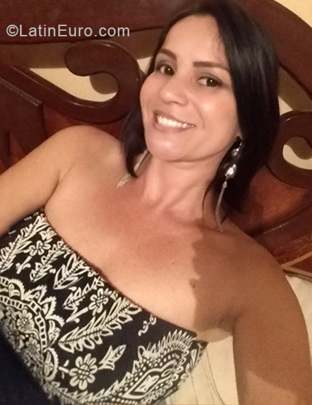 Date this exotic Venezuela girl Karol from Barquisimeto VE3372