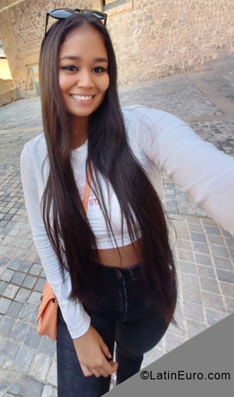 Date this attractive Spain girl Nasly from Murcia ES526