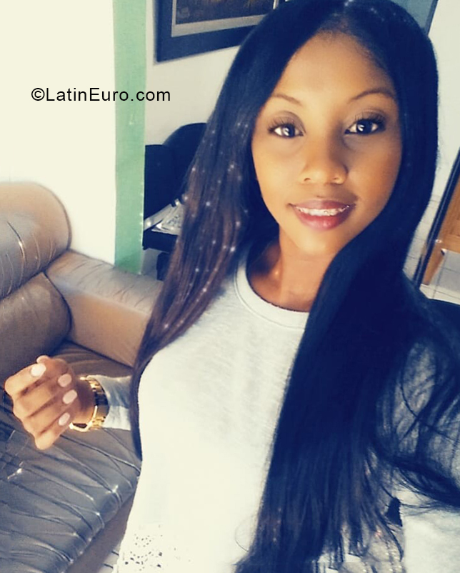 Date this sensual Dominican Republic girl Julia from San Cristobal DO38566