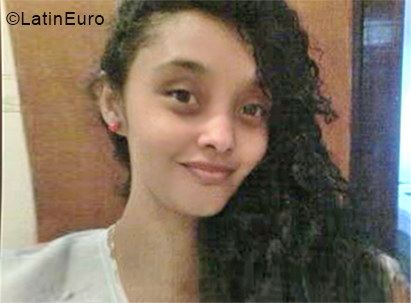 Date this attractive Brazil girl Vanessa from Cabaceira do Paraguacu BR11210