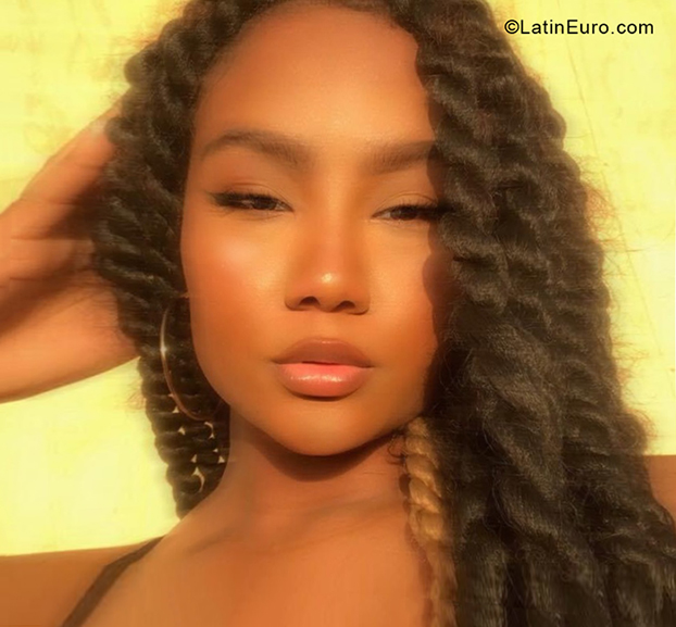 Date this lovely Canada girl Maleja from Vancouver CA839