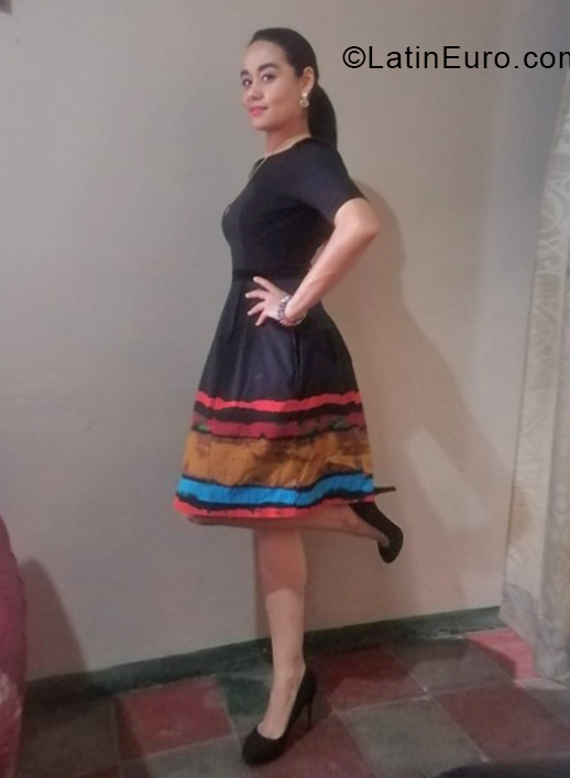 Date this cute Honduras girl Gabriela Cruz from Tegucigalpa HN2837