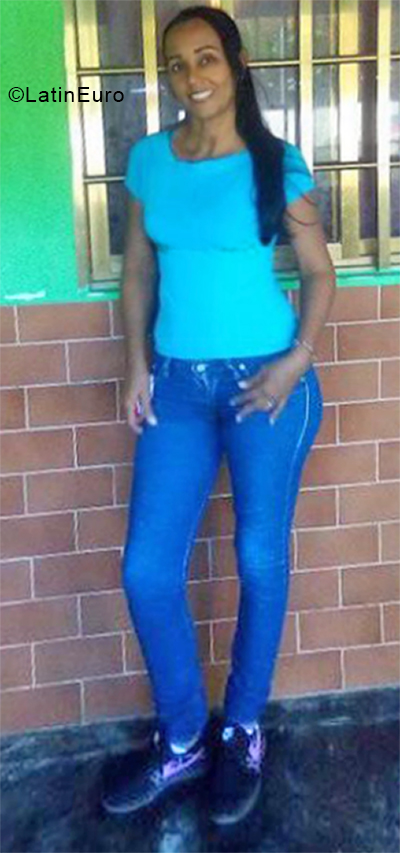 Date this voluptuous Venezuela girl Alejandra from Ribero VE3445