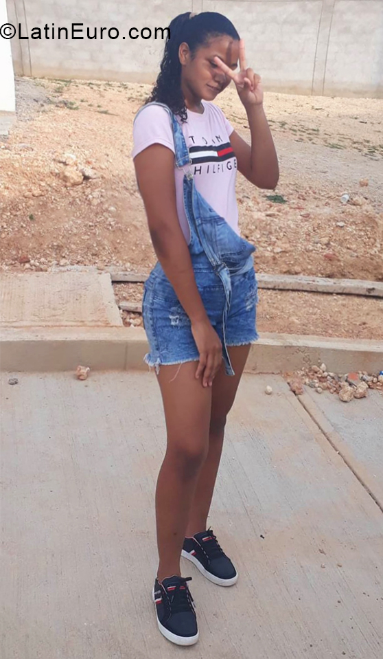 Date this funny Colombia girl Naleth from Cartagena CO28448